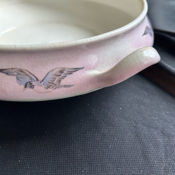 VTG Beautiful pink and green decorative tureen with birds and thistle. No chips - Picture 8 of 10